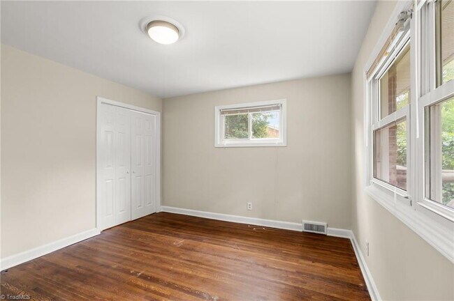 Building Photo - 3 Bedroom Ardmore Home- Pets Welcome-Flexible Lease Lengths Available