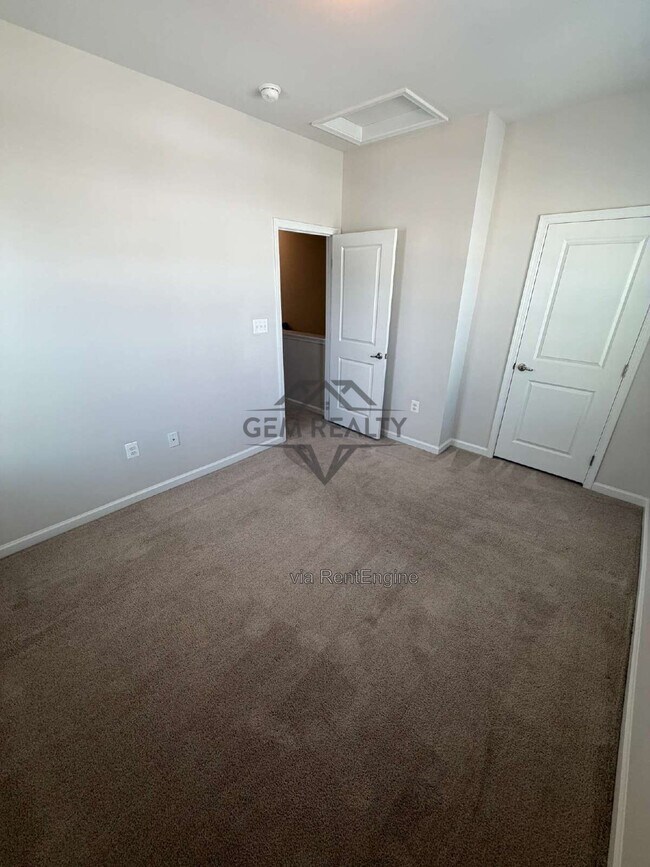 Building Photo - 501 Rolling Valley Dr