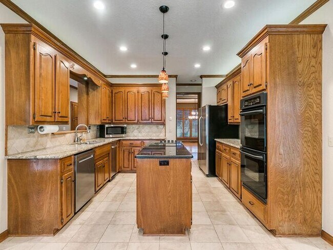 Building Photo - *Rare Find* Stunning Brookhaven 4 Bed 2.5 ...