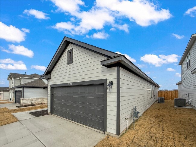 Building Photo - 2104 Lost Timbers Dr