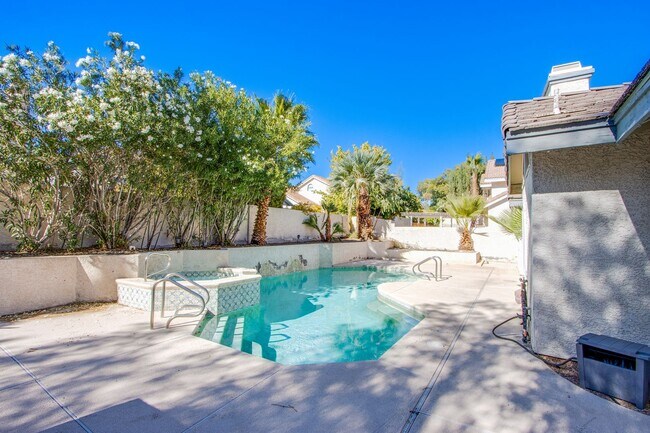 Building Photo - Beautiful 3Bed/3Bath cul-de-sac home located  in The Lakes Community with a sparkling pool and spa!