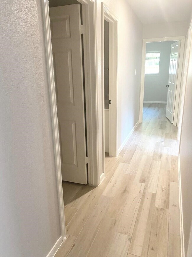 Building Photo - 2338 Brookdale Dr