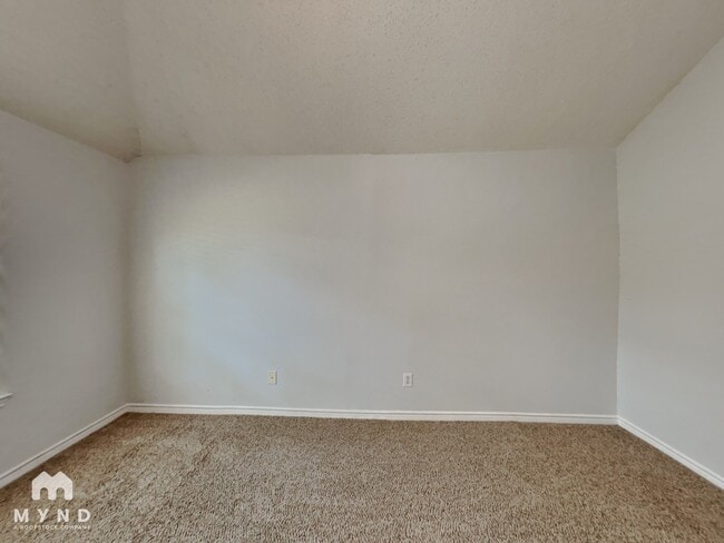 Building Photo - 1427 Susan Ln