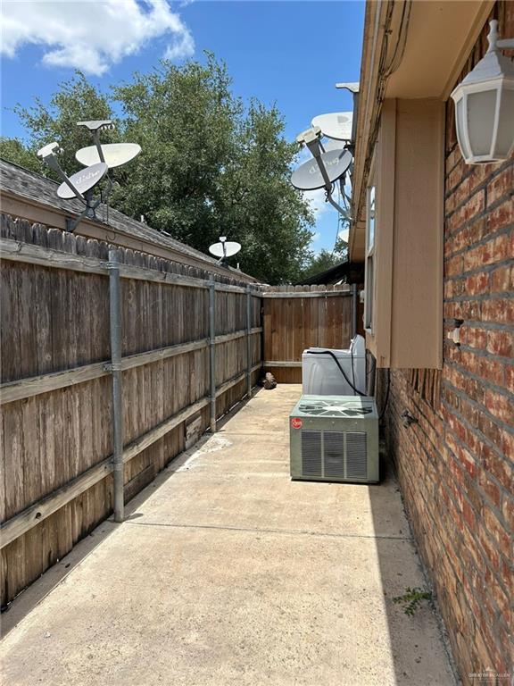 Building Photo - 1608 W Portales Dr