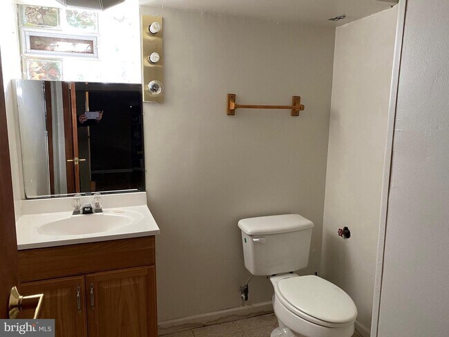 Building Photo - 3205 Labyrinth Rd