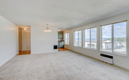 Building Photo - Queen Anne View Condo!!!