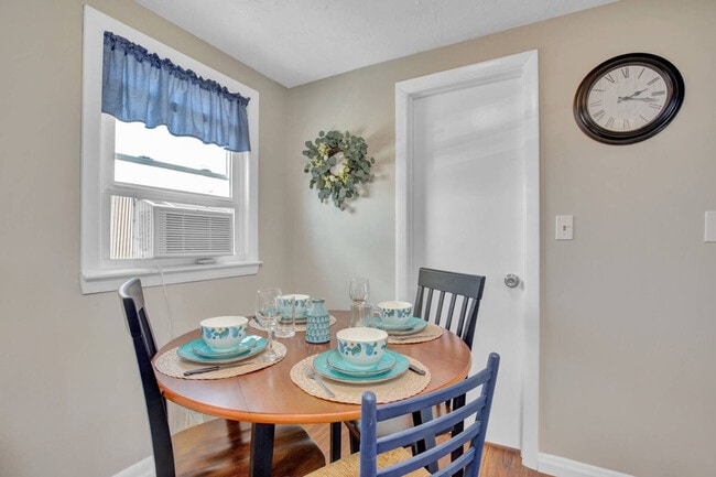 Building Photo - 14 Jones Ave