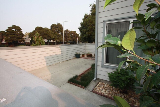 Building Photo - 201 Bowsprit Ln