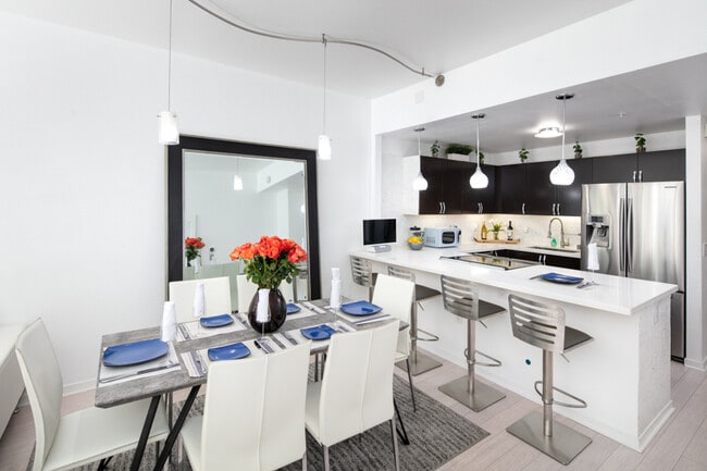 Building Photo - 88 King St