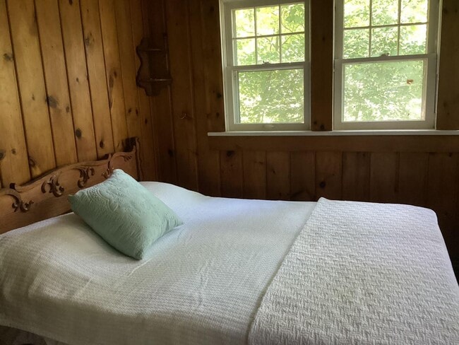 Building Photo - AVAILABLE NOW - Very Spacious, Unique, and Original Birchwood Village Home; Walking Distance to t...