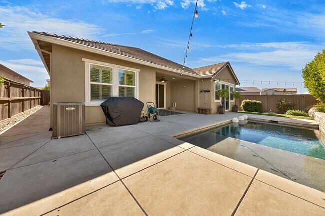 Building Photo - Folsom Ranch Gem – Newer 3BR Single-Story ...