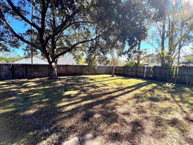 Building Photo - 7 Zither Ct