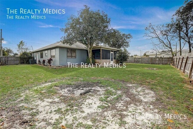 Building Photo - 1886 Elkcam Blvd