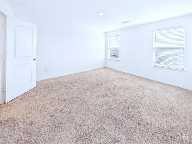 Building Photo - 525 Riverdale Dr