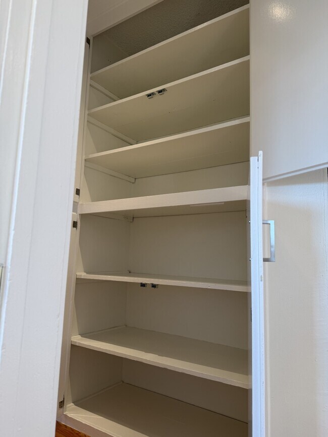 Building Photo - 4443 Clayton Ave