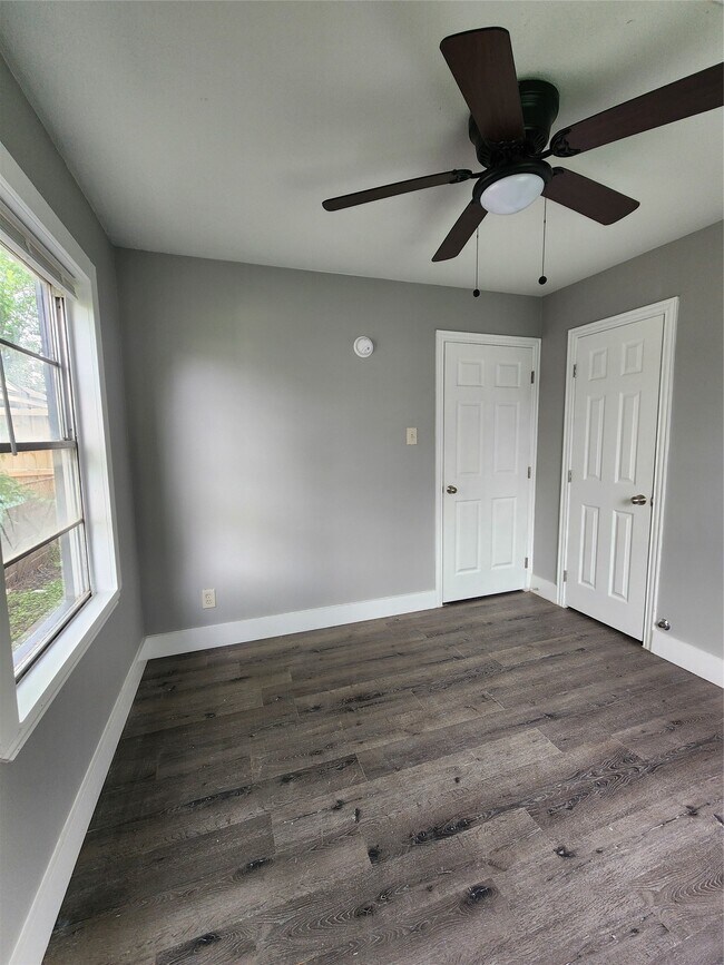 Building Photo - 9711 Aguila St