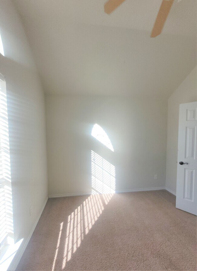 Building Photo - 502 Hood Dr