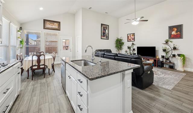 Building Photo - 11500 Royston St