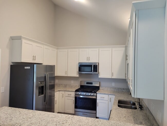 Building Photo - 2007 Briarwood Dr