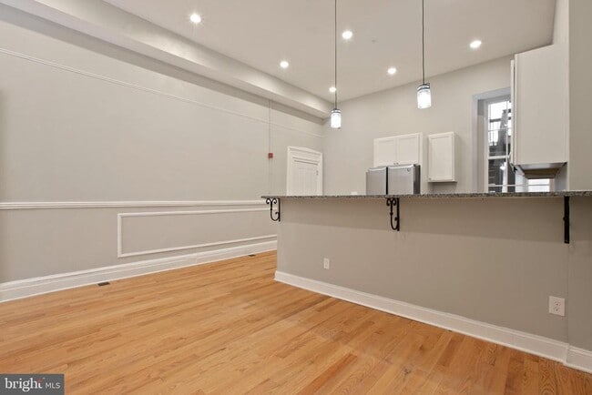 Building Photo - 106 W Saratoga St
