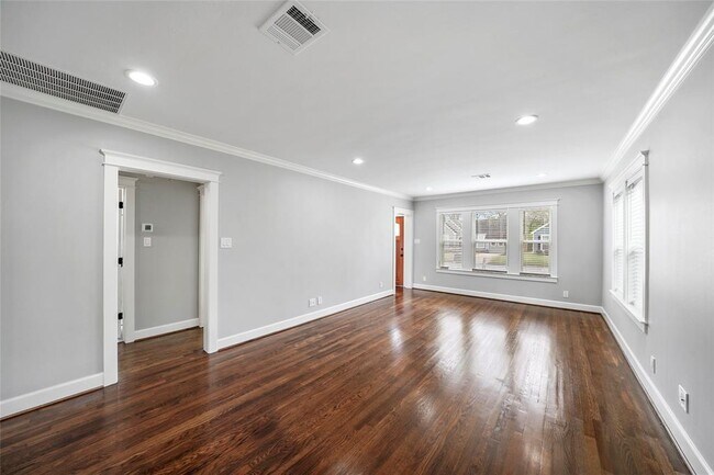 Building Photo - 813 Woodard St