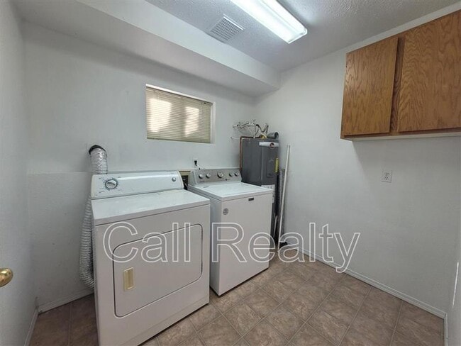 Building Photo - 10714 E Augusta Ave