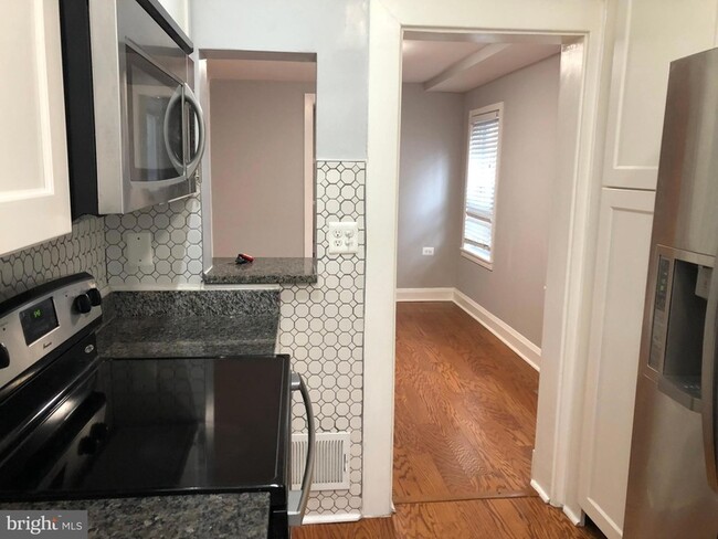 Building Photo - 1929 Gough St