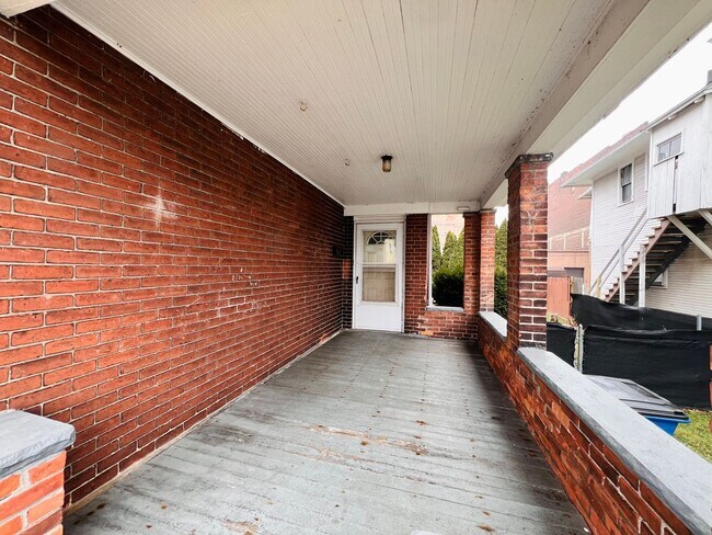 Building Photo - 420 Platt St