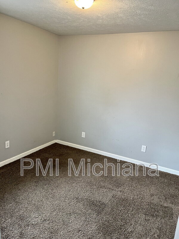 Building Photo - 606 Meridian St
