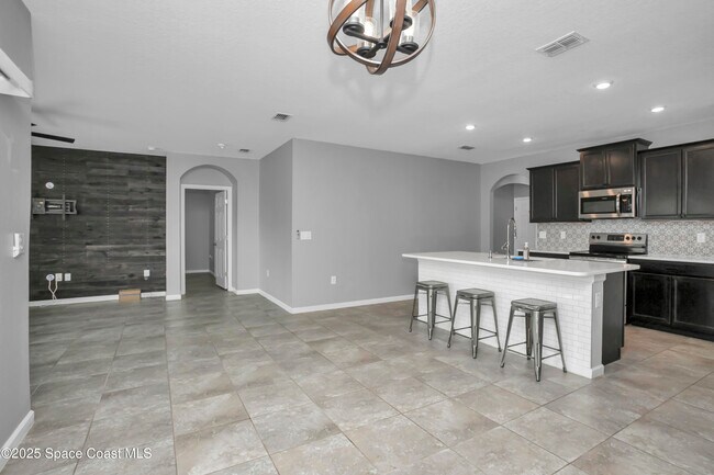 Building Photo - 975 Newton Cir