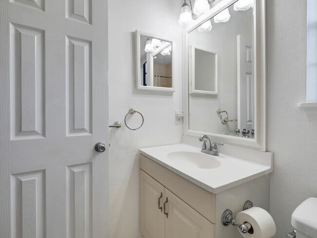 Building Photo - 4321 Snoopy Ln