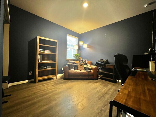 Building Photo - Gorgeous 4-Bed 2-Bath home Fort Collins, CO!