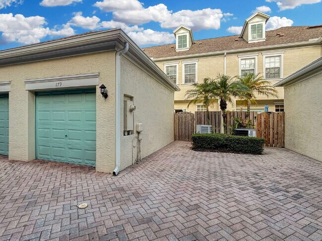 Building Photo - Well-Maintained 3-Bedroom Townhouse in Botanica | 1-Car Garage | Jupiter