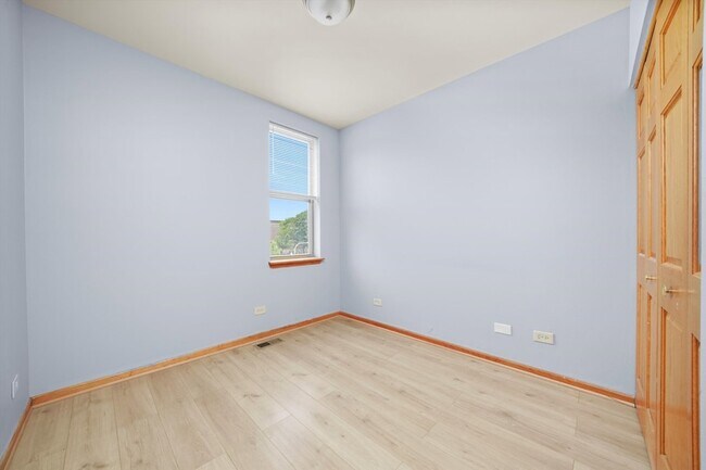 Building Photo - 6220 S Kenwood Ave