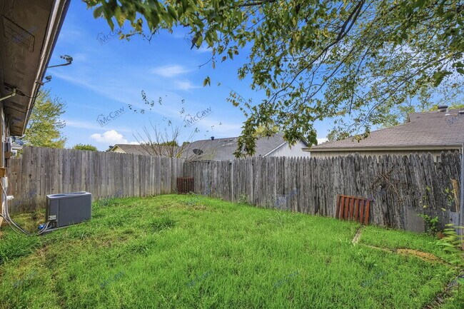 Building Photo - 10259 Aurora Dr