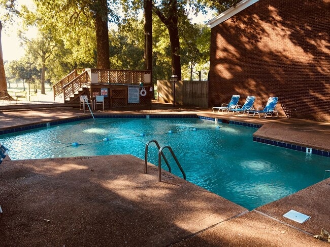 Building Photo - 3br/3ba Condo Located in Jamestown. Commun...