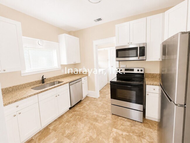 Building Photo - Newly remodeled 2/1 home- AVAILABLE