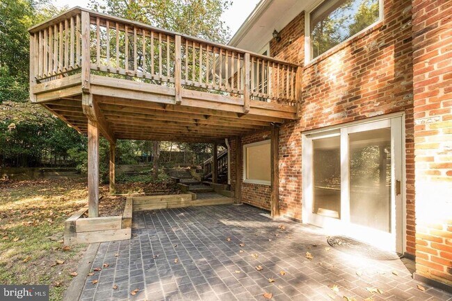 Building Photo - 6710 Persimmon Tree Rd