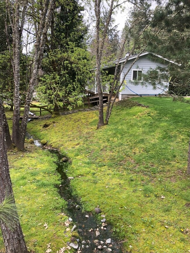 Building Photo - FURNISHED OR UNFURNISHED ADU STUDIO – In-Unit Laundry (Utilities Included)