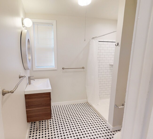 Building Photo - Stylish 2BD 1BA Across from Wooster Sq Park!