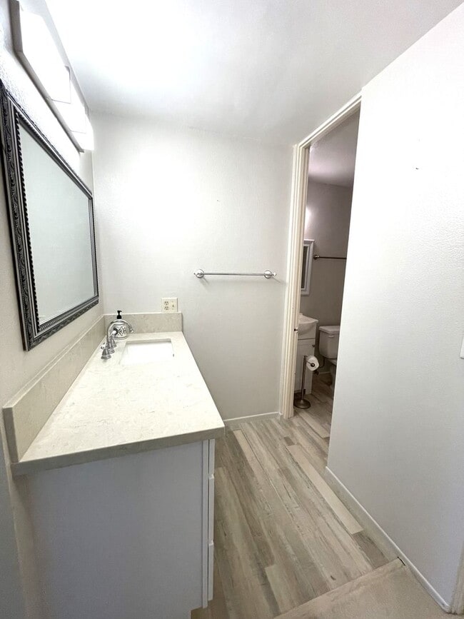 Building Photo - Ocean view updated 2 bed, 2 bath  condo in...