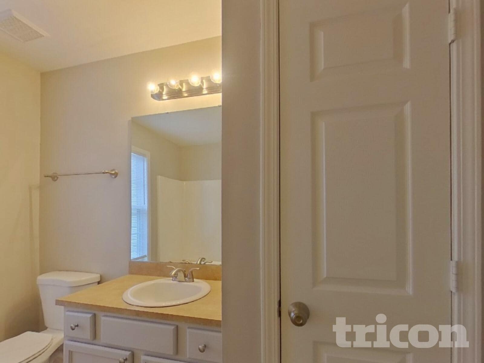 Building Photo - 821 Gore St