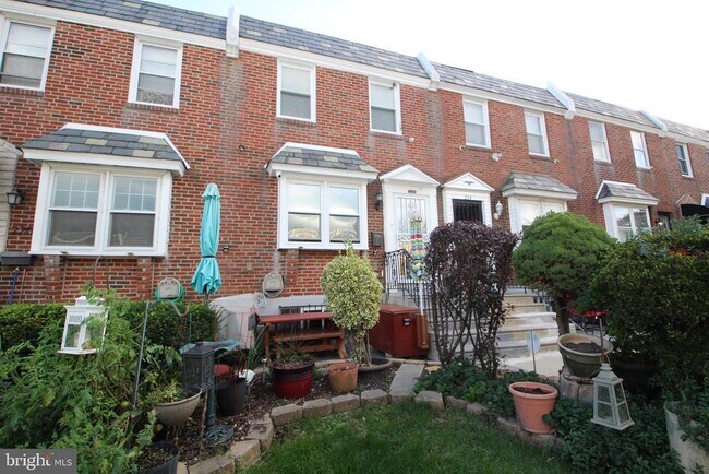 Building Photo - 222 W Colonial St