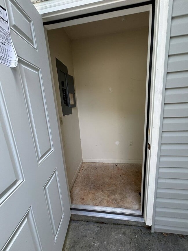 Building Photo - 133 Candlebrook Dr