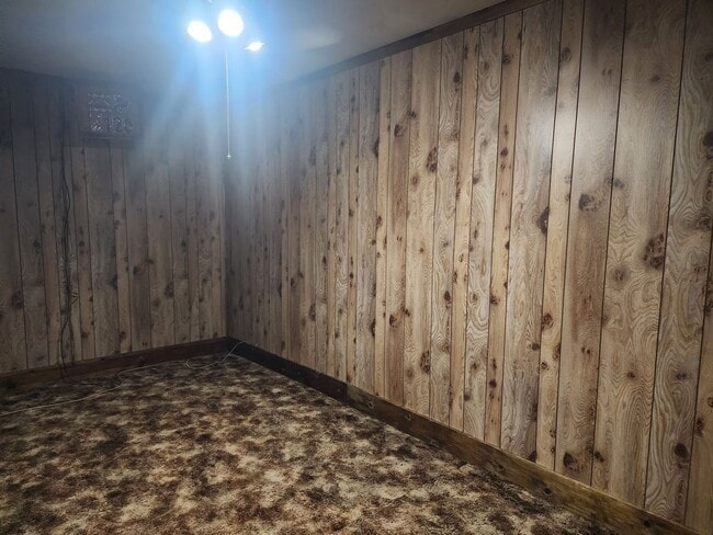 Building Photo - 3 bed, 1 bath home