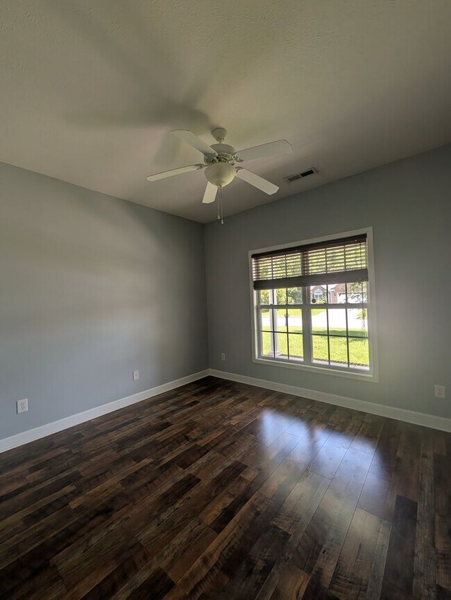 Building Photo - 305 Weatherford Dr
