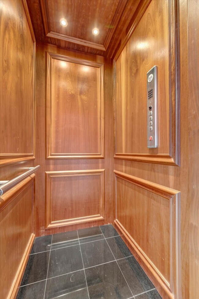 Building Photo - Stunning Annual Rental: Luxury Coastal Liv...