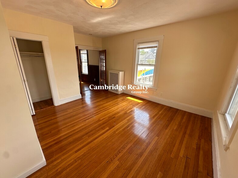 Building Photo - 549 Broadway