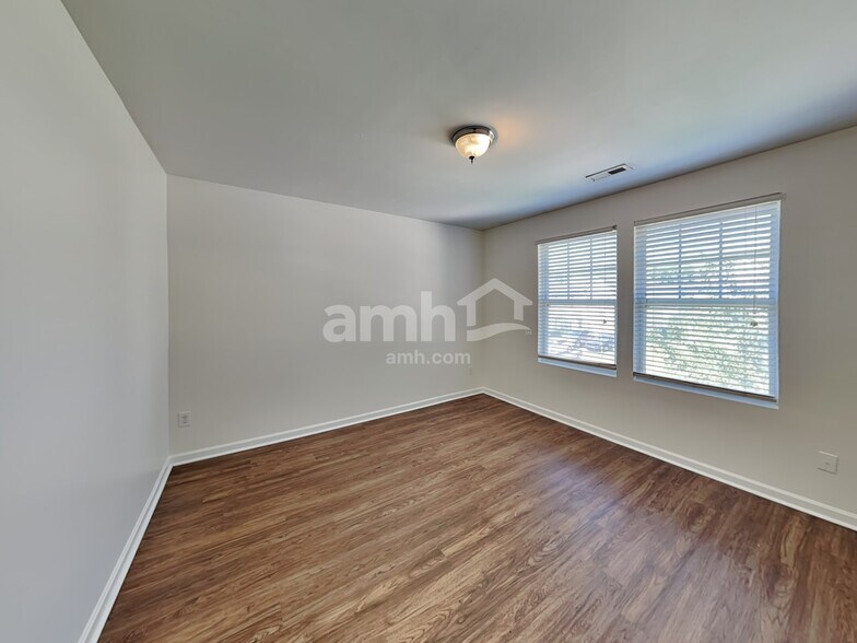 Building Photo - 10216 Daniel Dwayne Dr