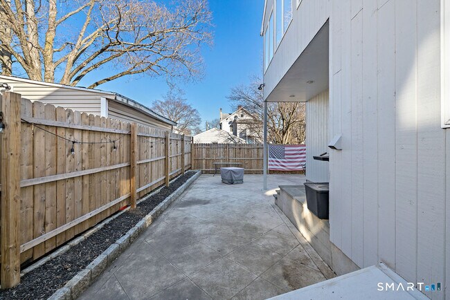 Building Photo - 14 Plymouth Ave